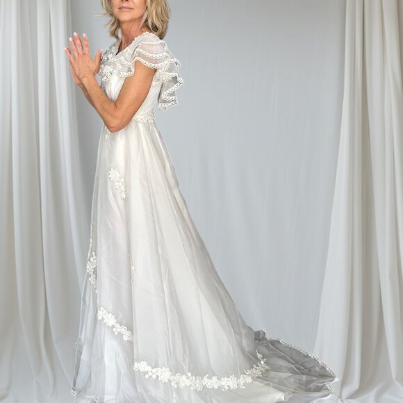 Dresses & Skirts - Vintage Wedding Dress